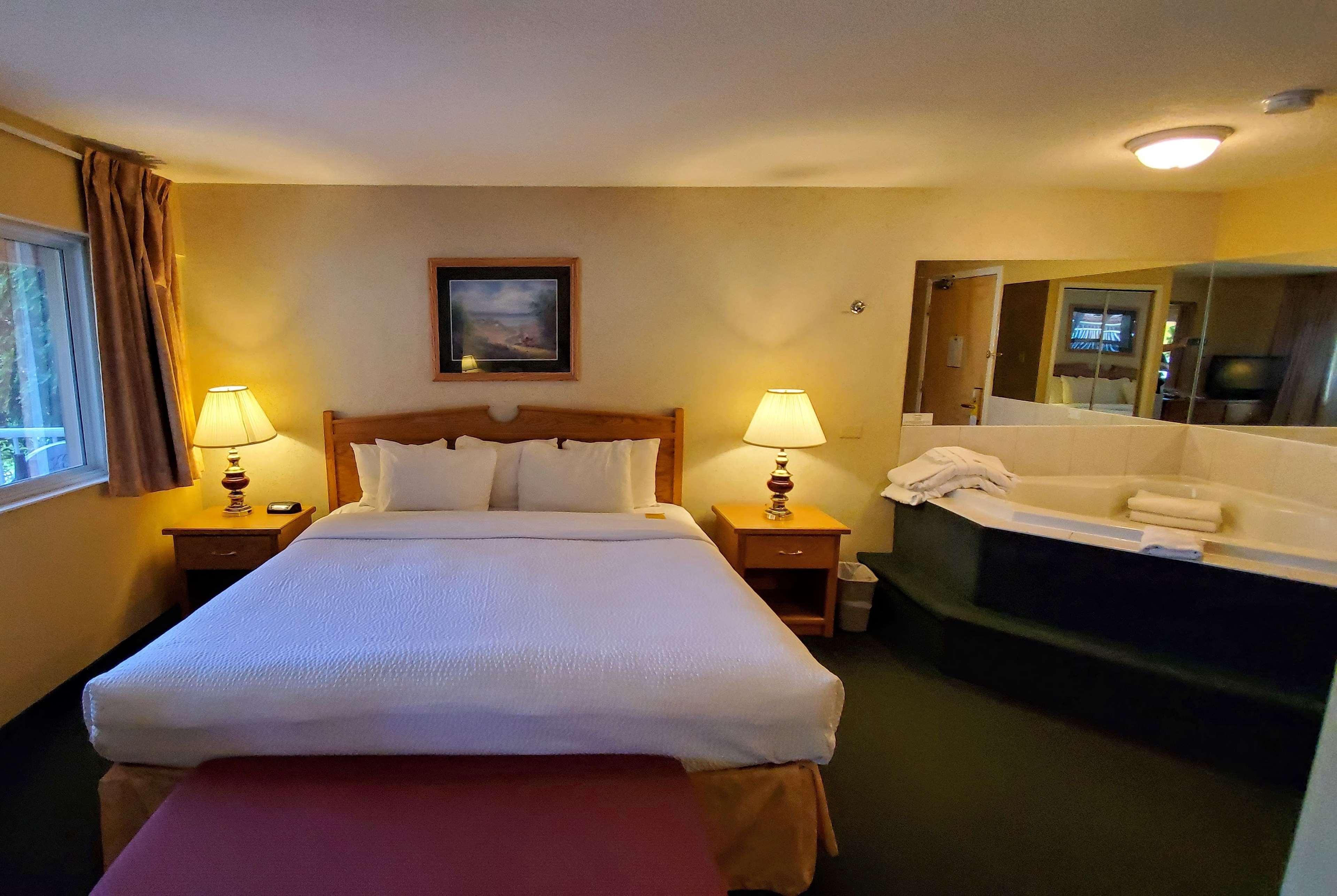 Days Inn By Wyndham Penticton Conference Centre Екстер'єр фото