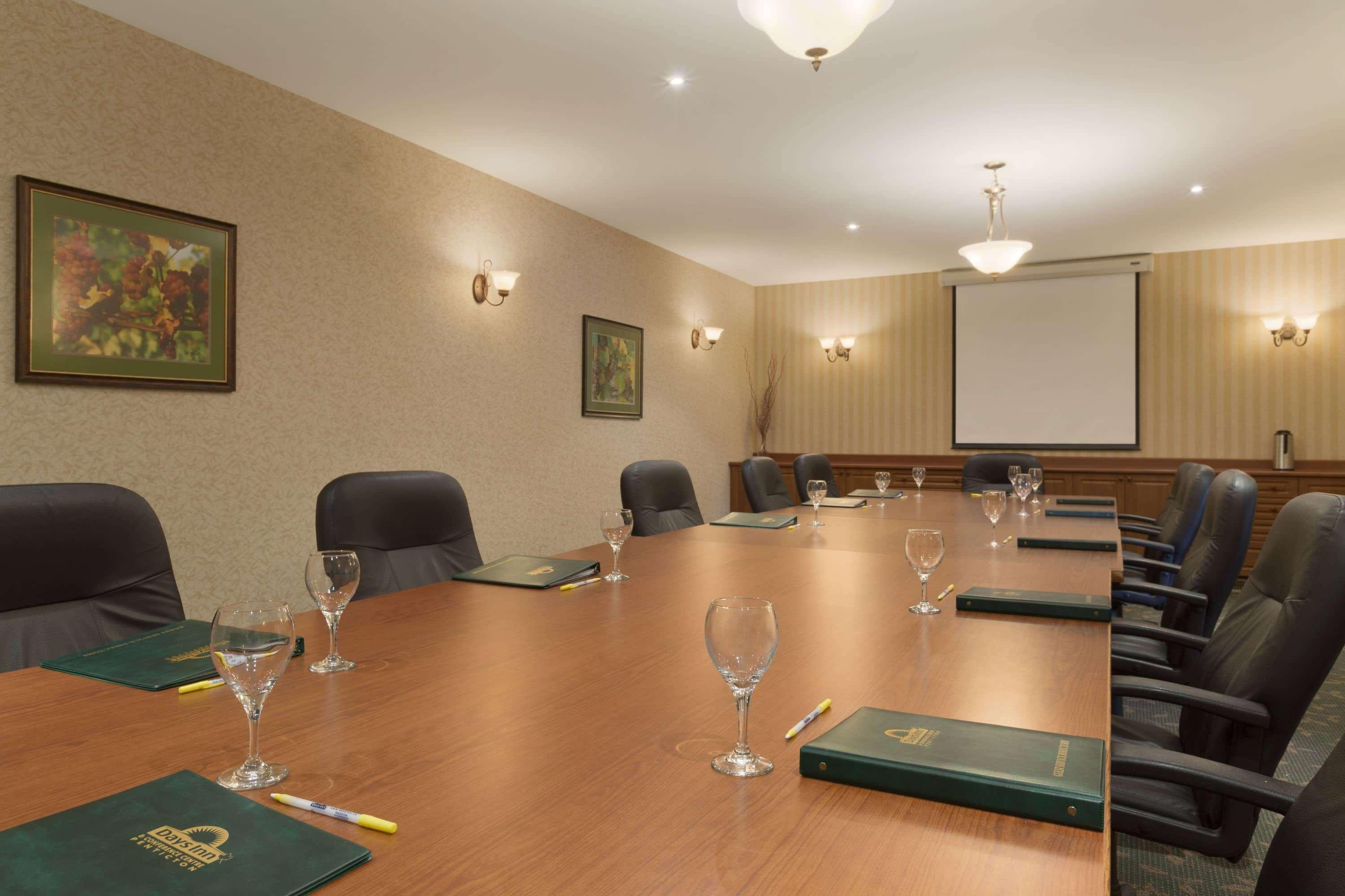 Days Inn By Wyndham Penticton Conference Centre Екстер'єр фото