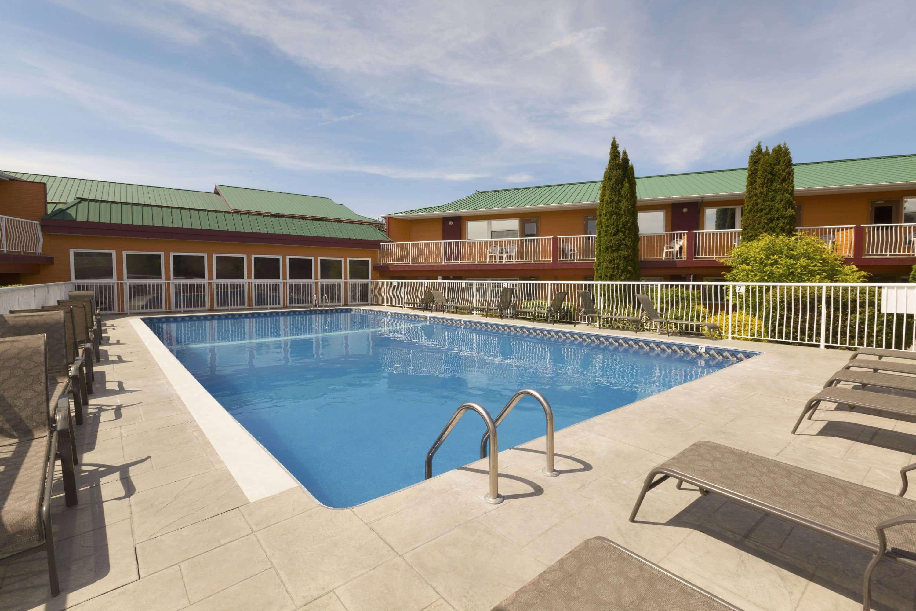 Days Inn By Wyndham Penticton Conference Centre Екстер'єр фото