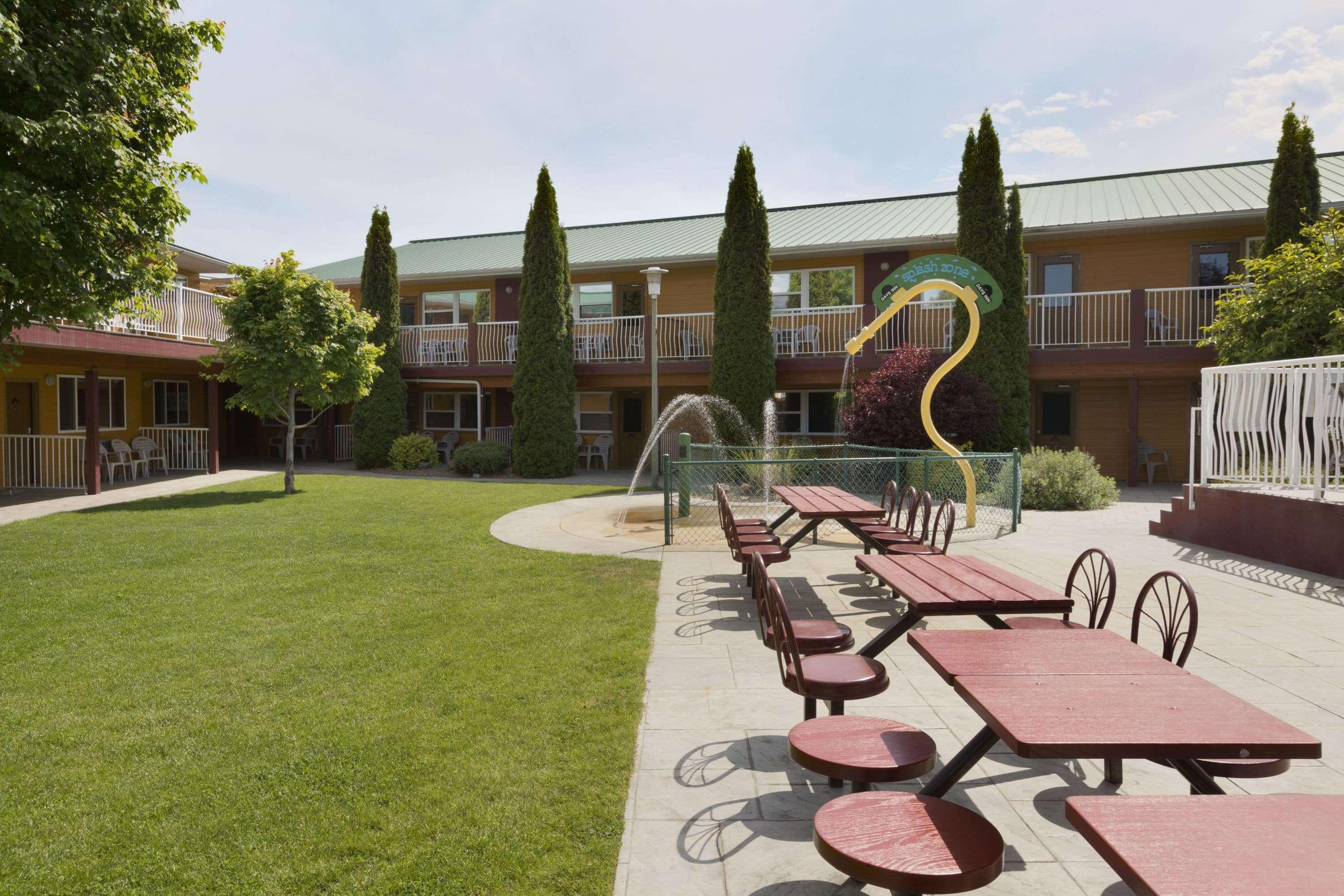 Days Inn By Wyndham Penticton Conference Centre Екстер'єр фото